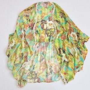 Rose print kimono with lace trimming